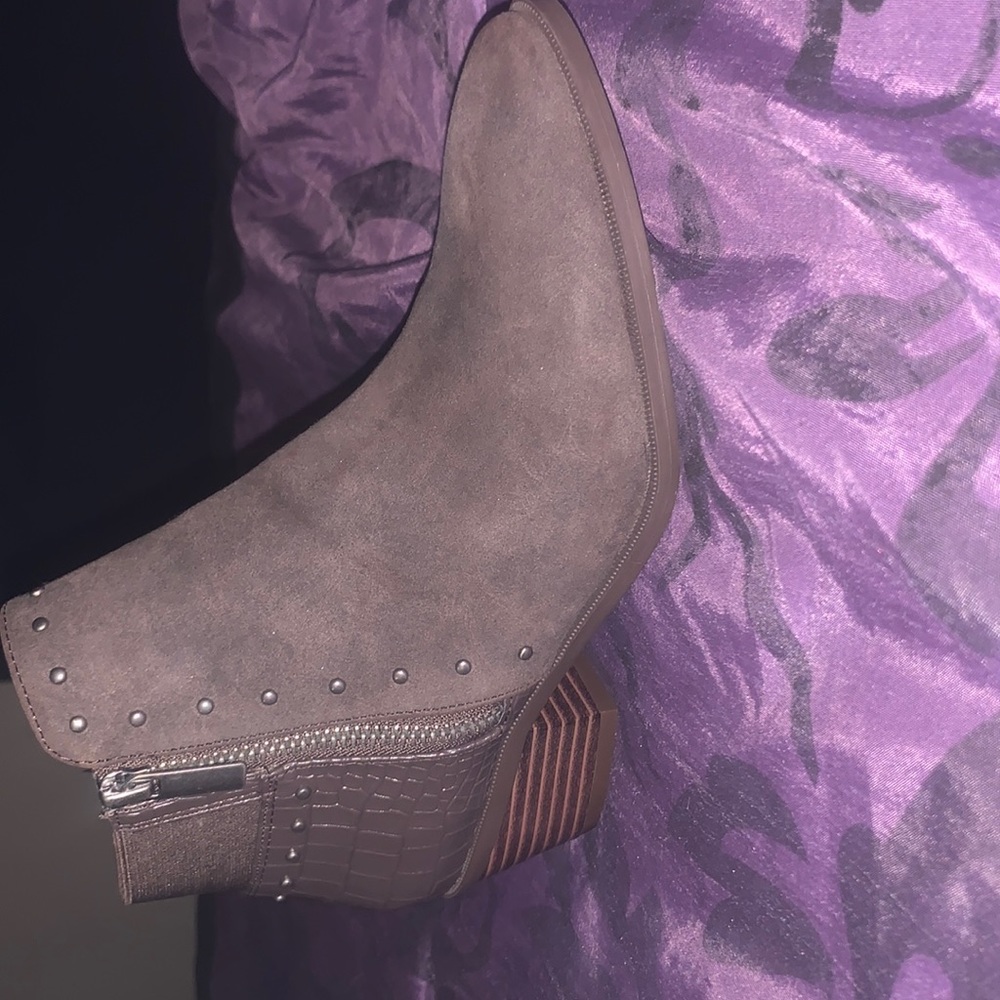 Only worn 1 time booties